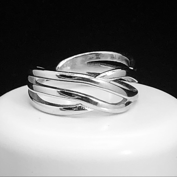 The Coolest Ring EVER - Picture 4 of 6